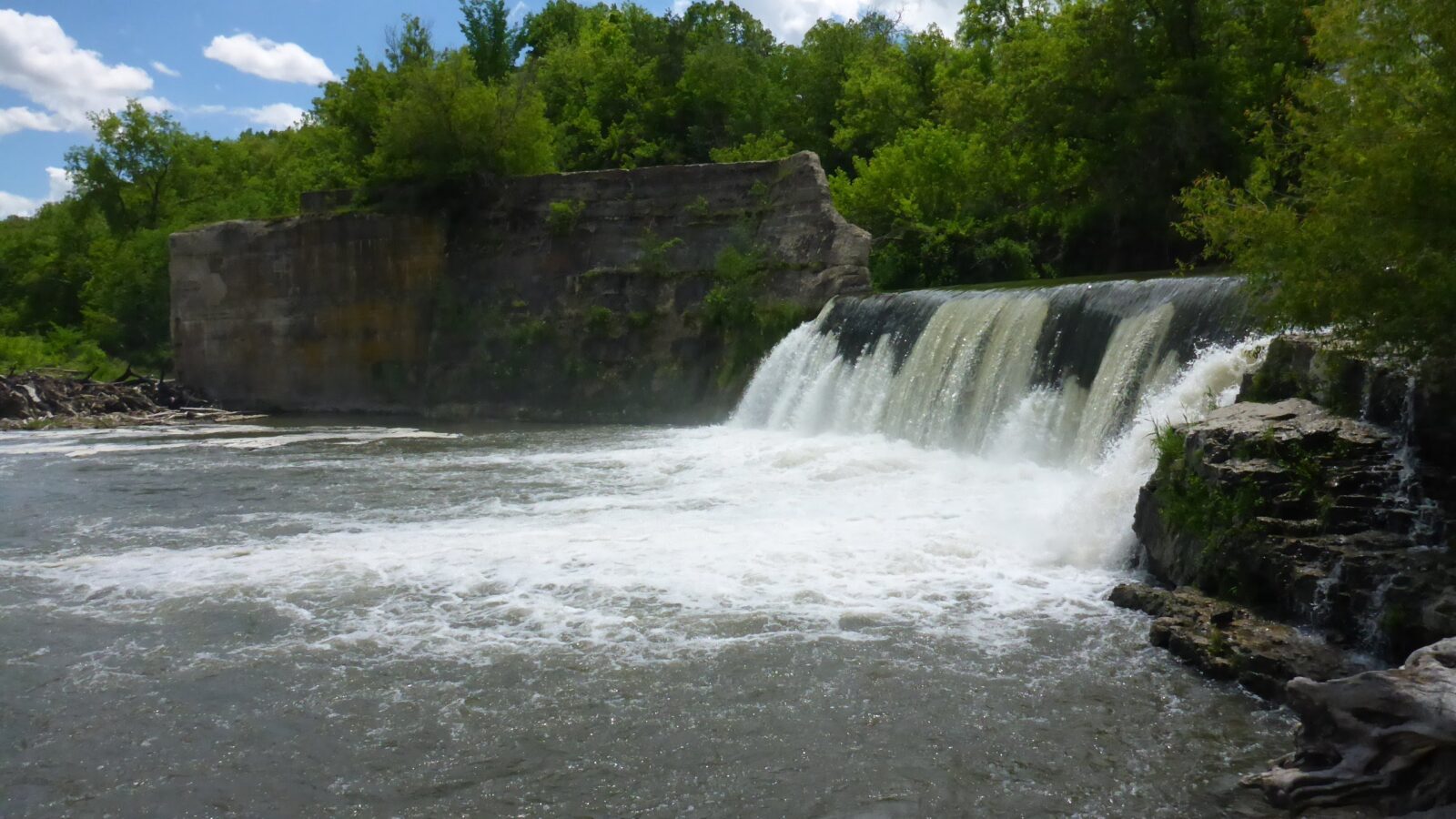 Canoe the Upper Iowa River – Mainstream Adventures