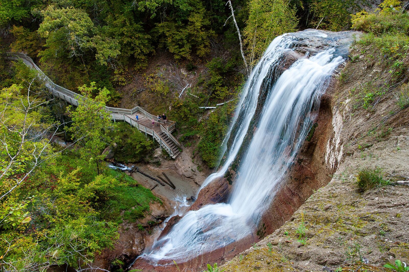 This Short Hike Leads To A Breathtaking 63 Foot Waterfall You Need To See To Believe