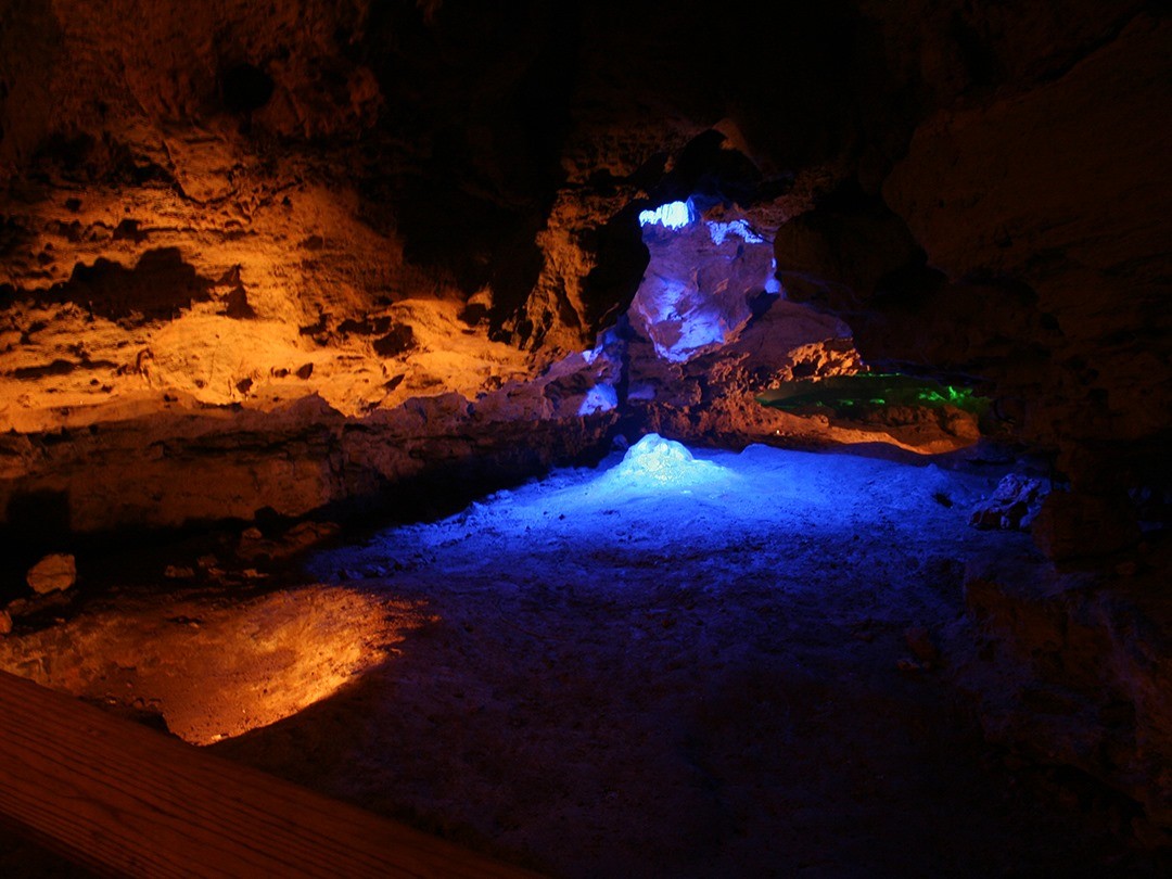 This Gorgeous Missouri Cave Has 2 Different Tours And An Escape Room ...